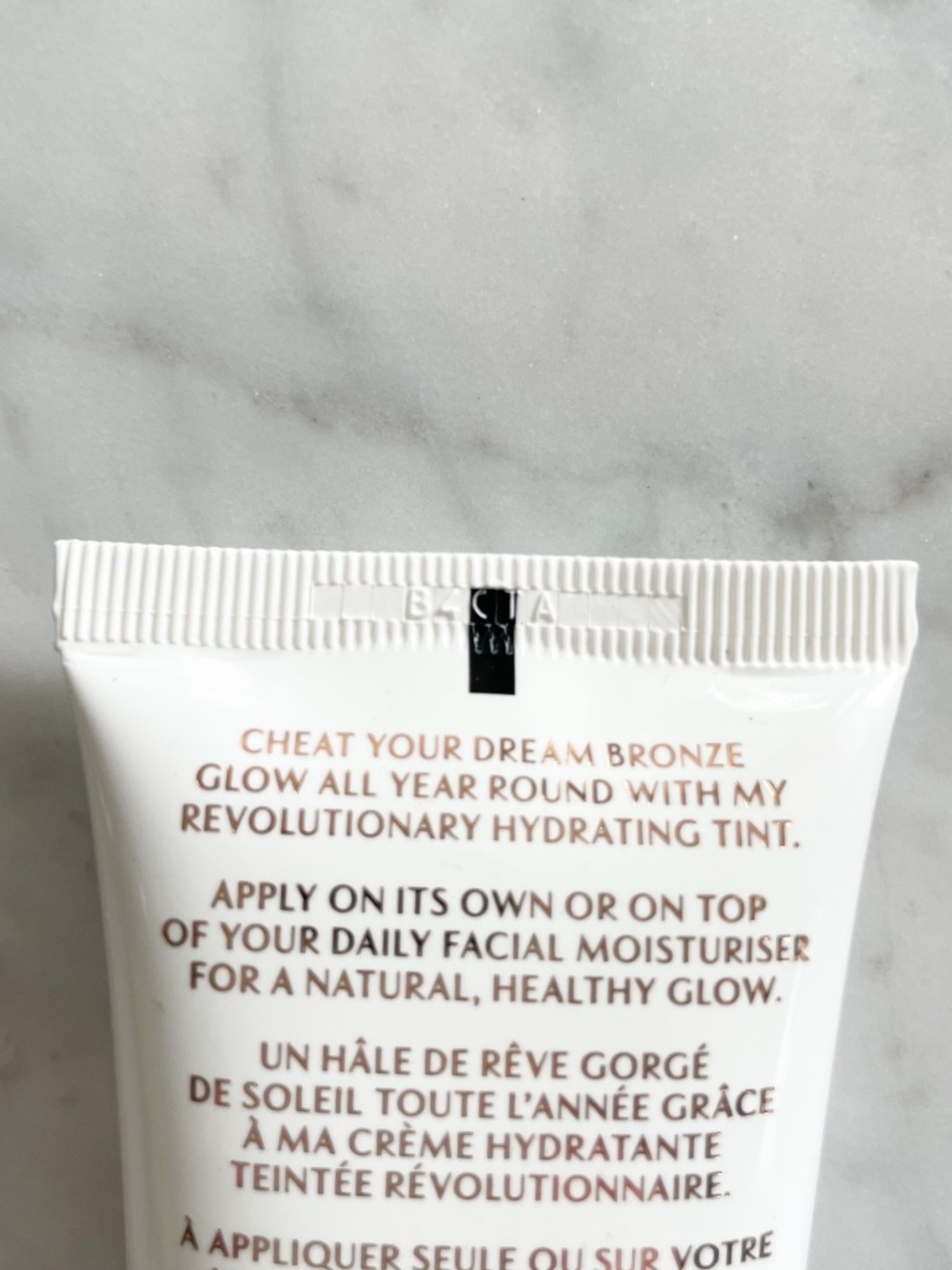 CHARLOTTE TILBURY Unisex Healthy Glow All-Year Hydrating Summer Tint Moisturiser - Picture 9 of 10